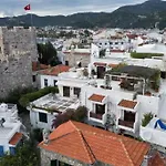 Castle81Homes Yellow-Sari , Sea View House