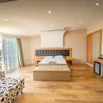 Aurasia Sea Side Hotel