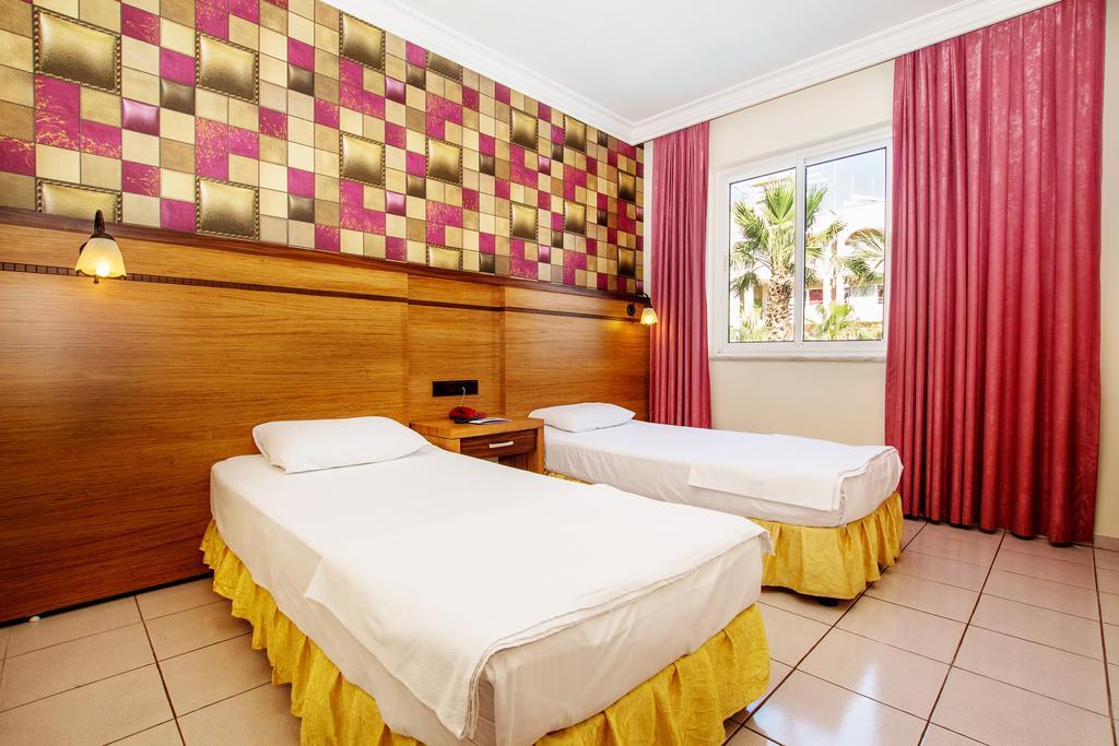 Club Sunsmile Aparthotel 3*