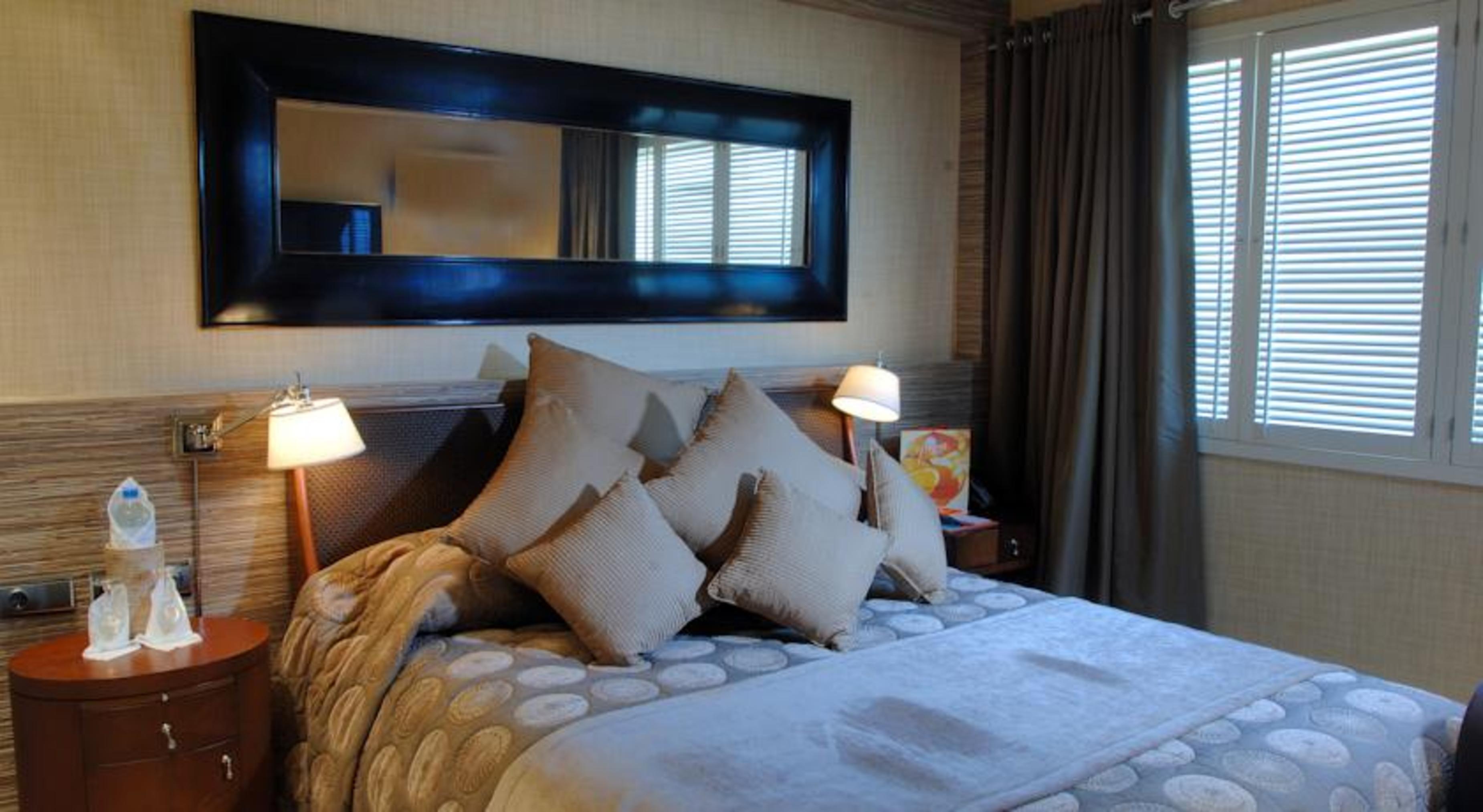 Otel Elegance International