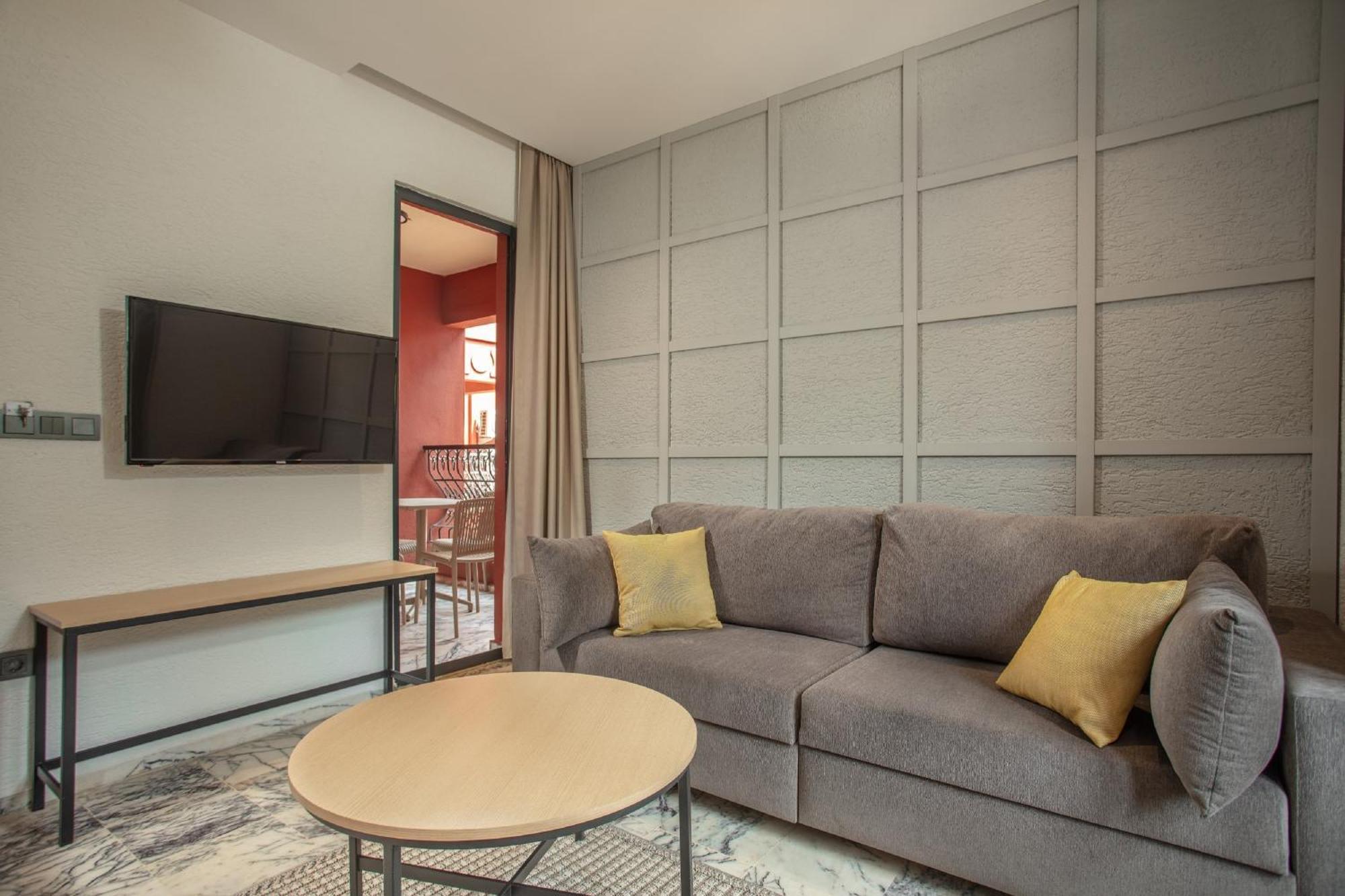 Grand Aquarium Aparthotel 4*