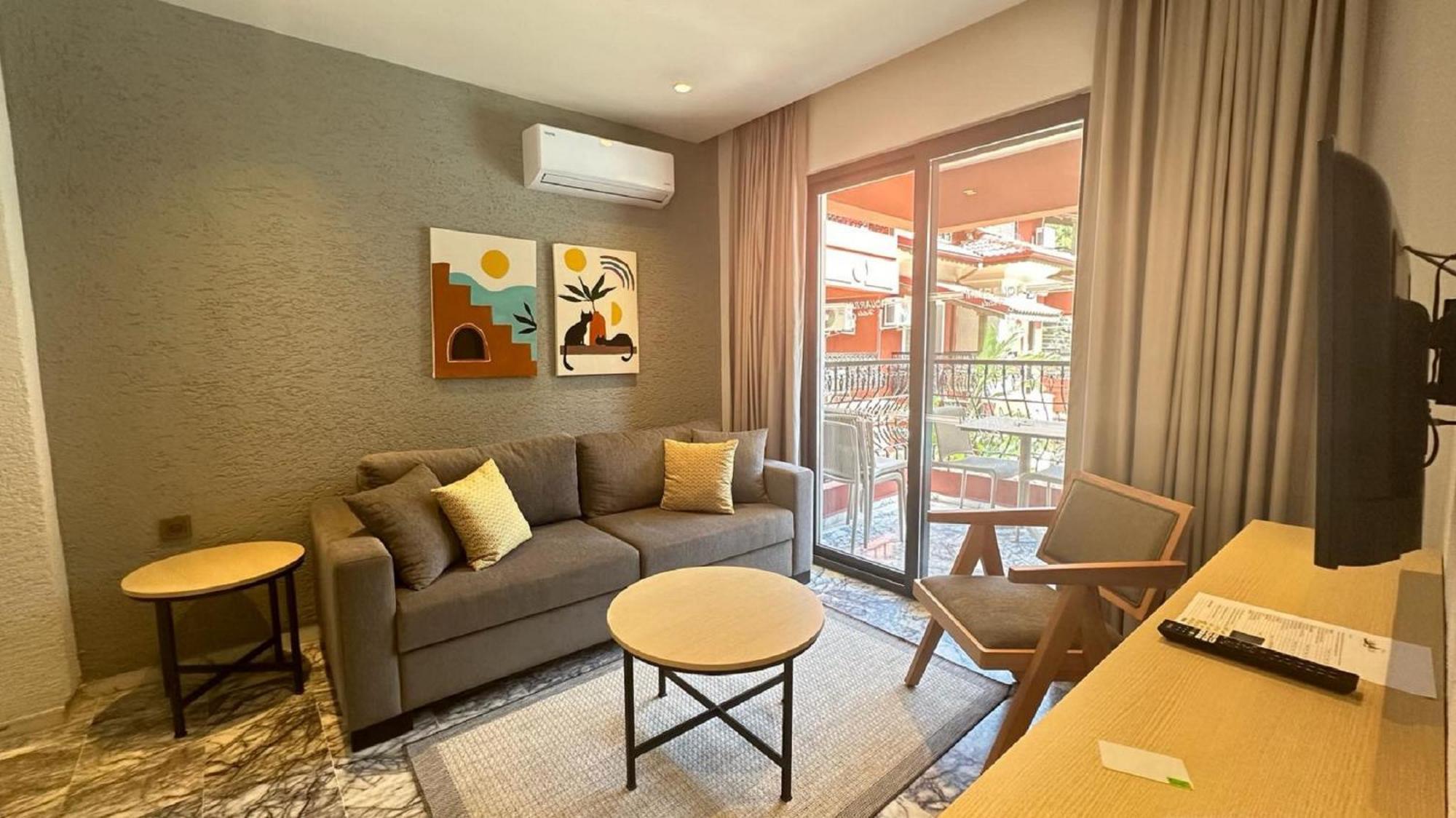 Grand Aquarium Aparthotel 4*