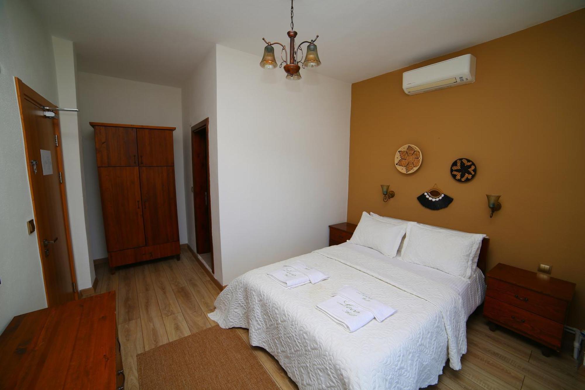 Loca Hill Homestay *