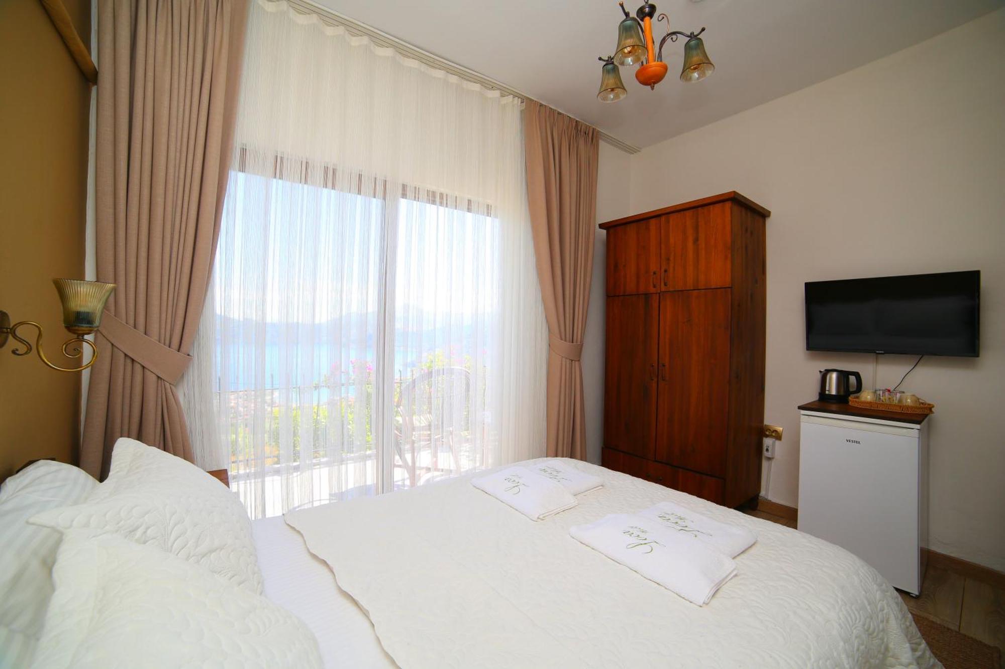Loca Hill Homestay *
