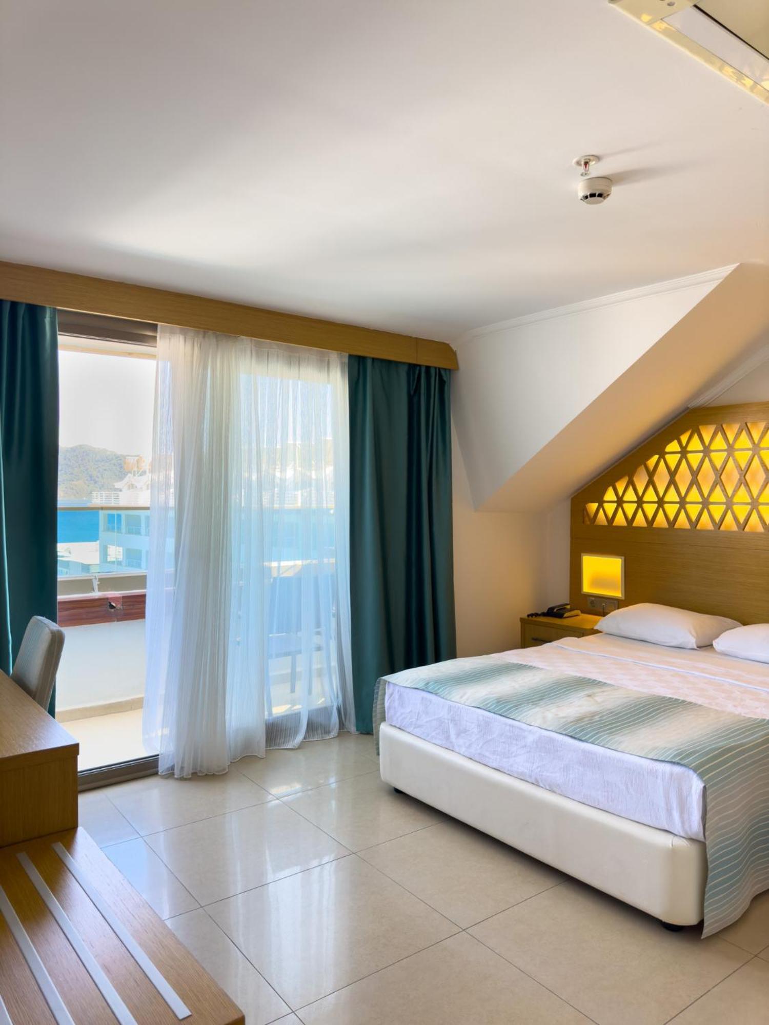Otel Aurasia Design 3*