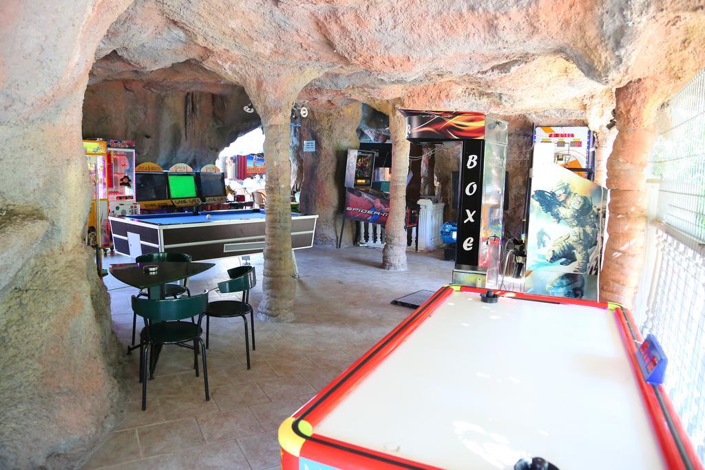 Grand Aquarium