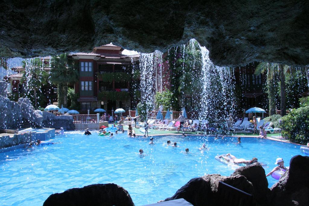Grand Aquarium Aparthotel 4*