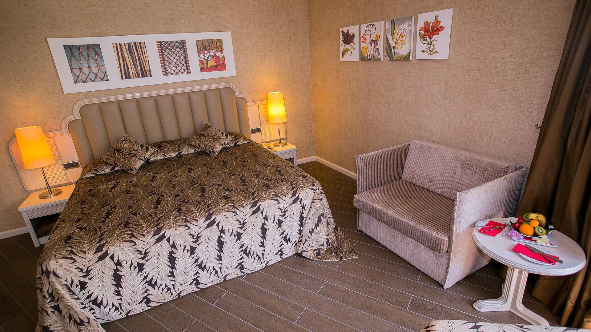 Otel Elegance International