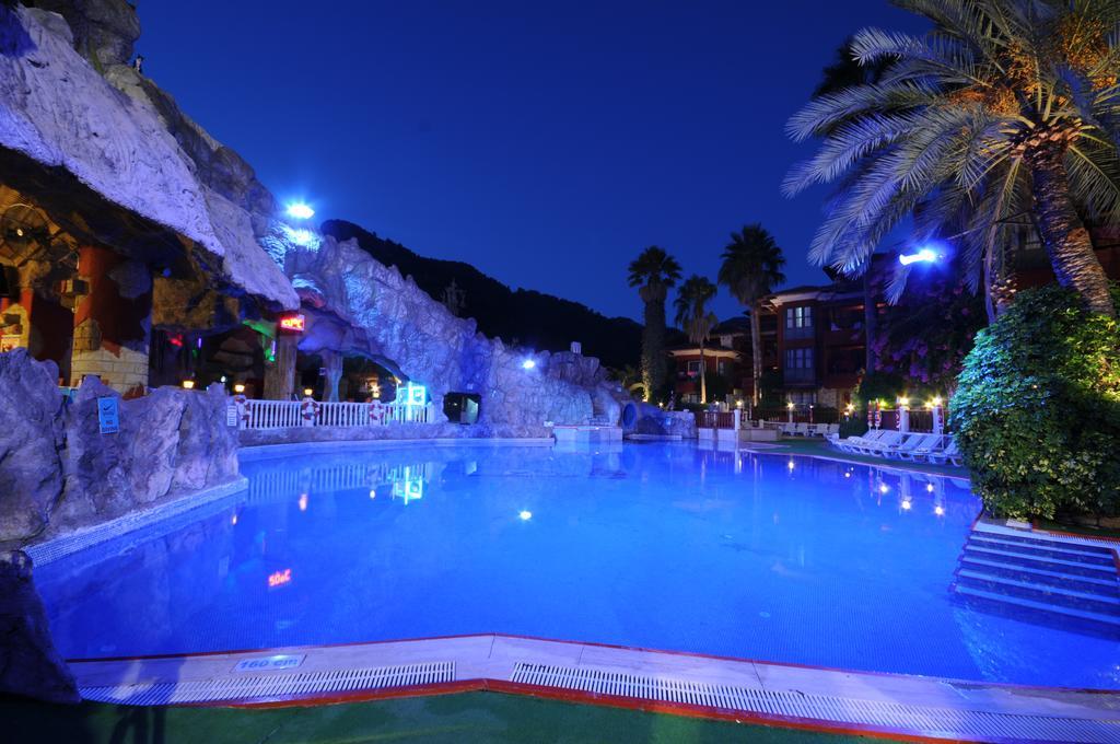 Grand Aquarium