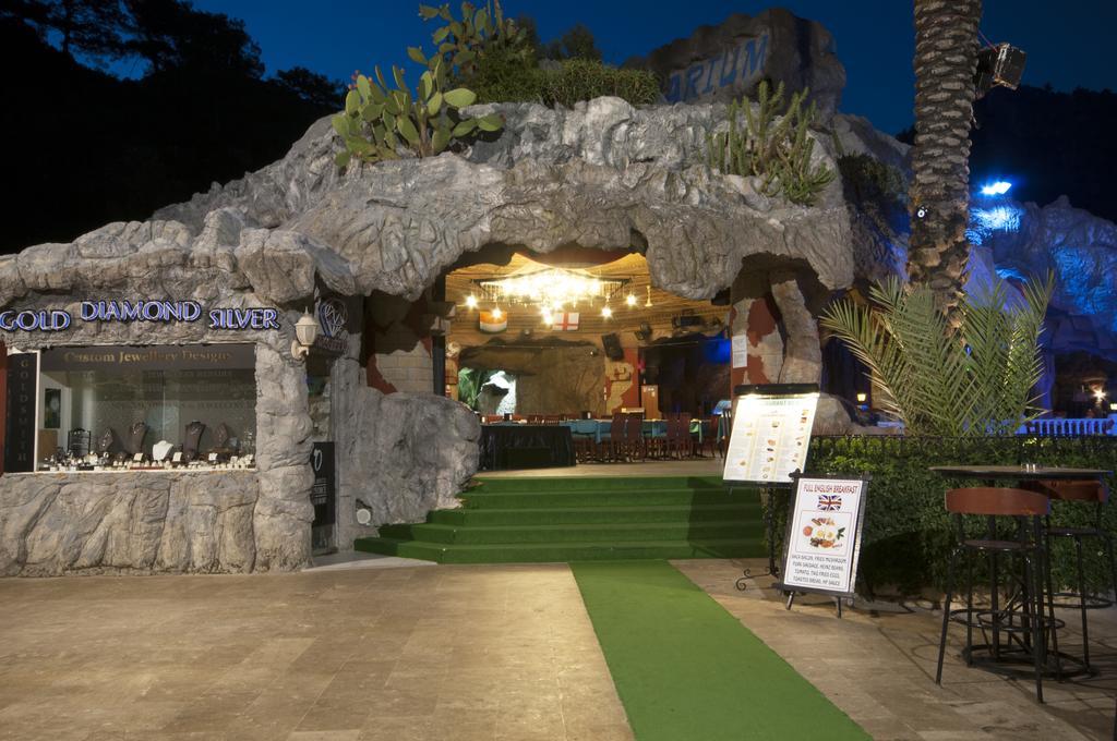 Grand Aquarium