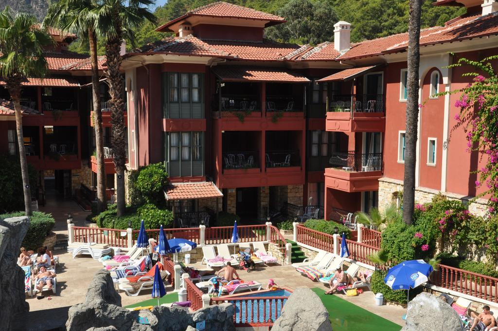 Grand Aquarium Aparthotel 4*