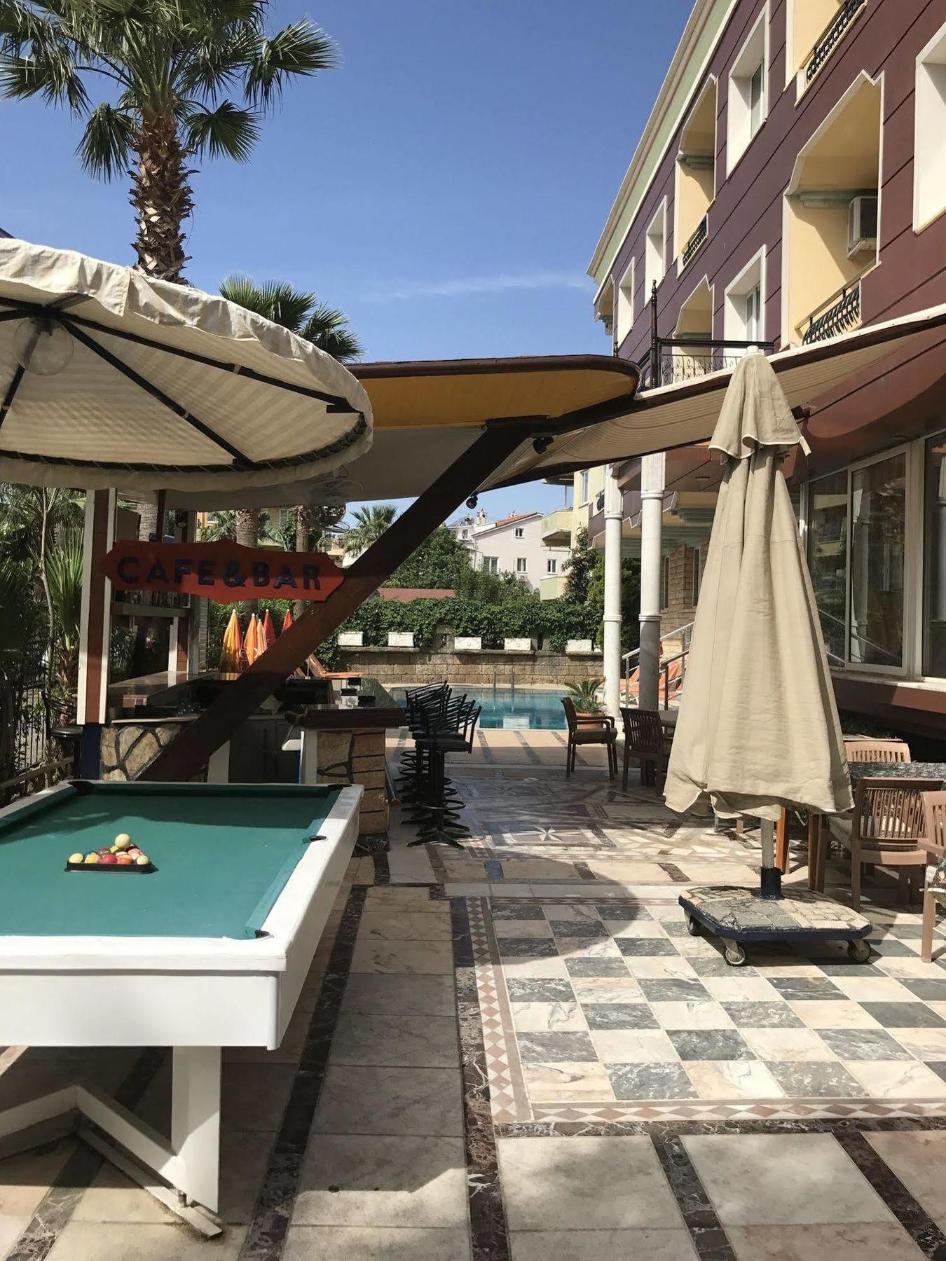 Blue Yacht Marina Aparthotel