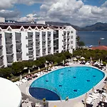 Luna Beach Deluxe Hotel