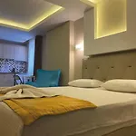 Arya Hotel