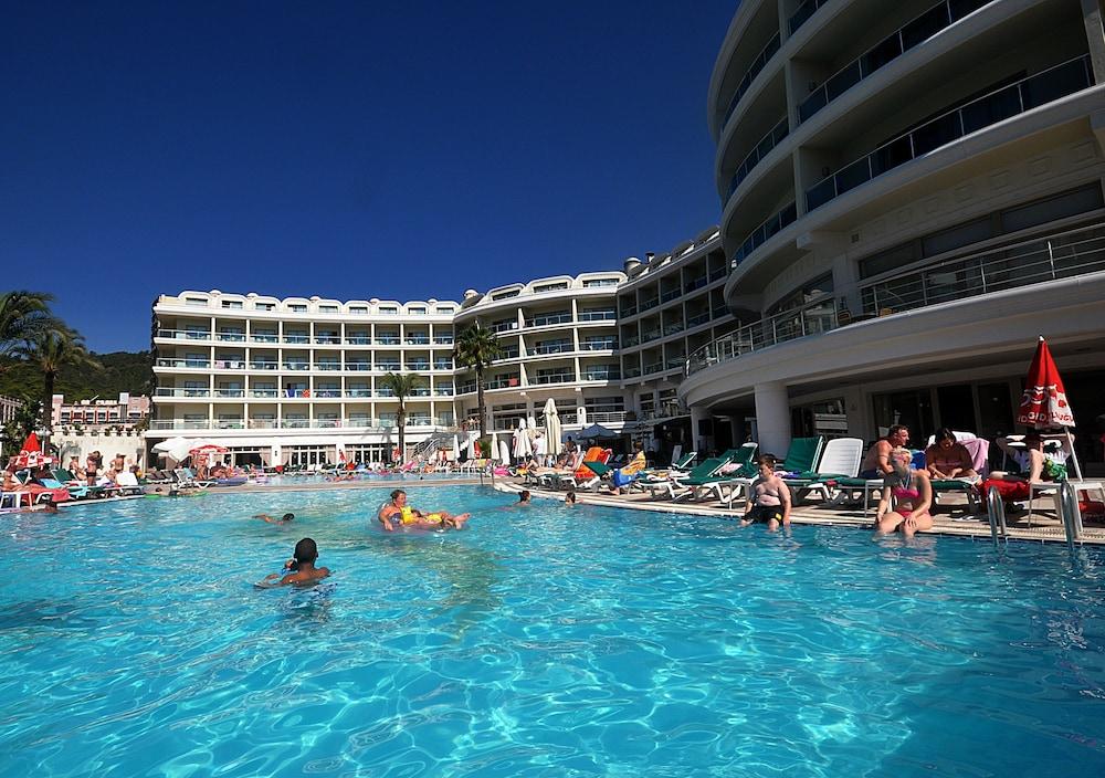 Pineta Park Deluxe Hotel 4*