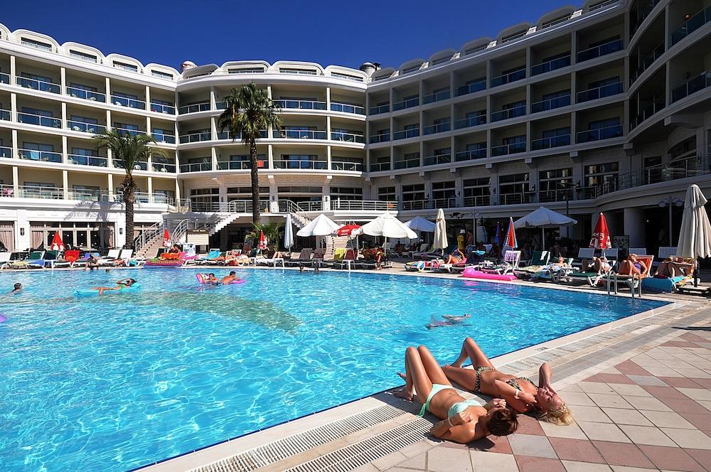 Pineta Park Deluxe Hotel