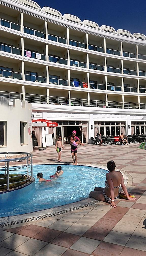 Pineta Park Deluxe Hotel 4*