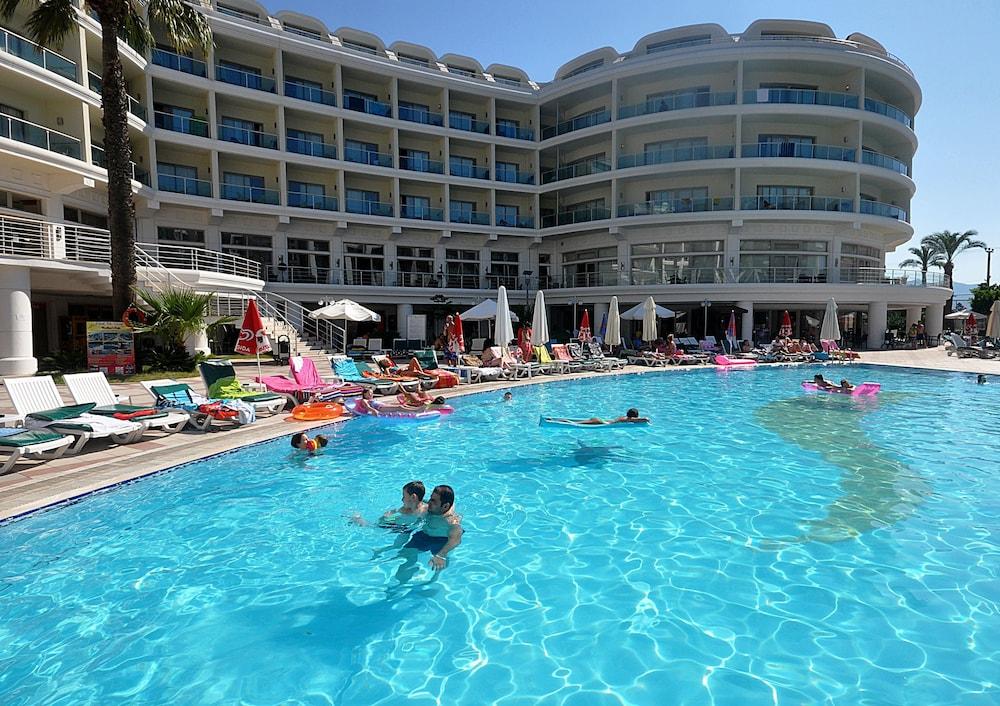 Pineta Park Deluxe Hotel