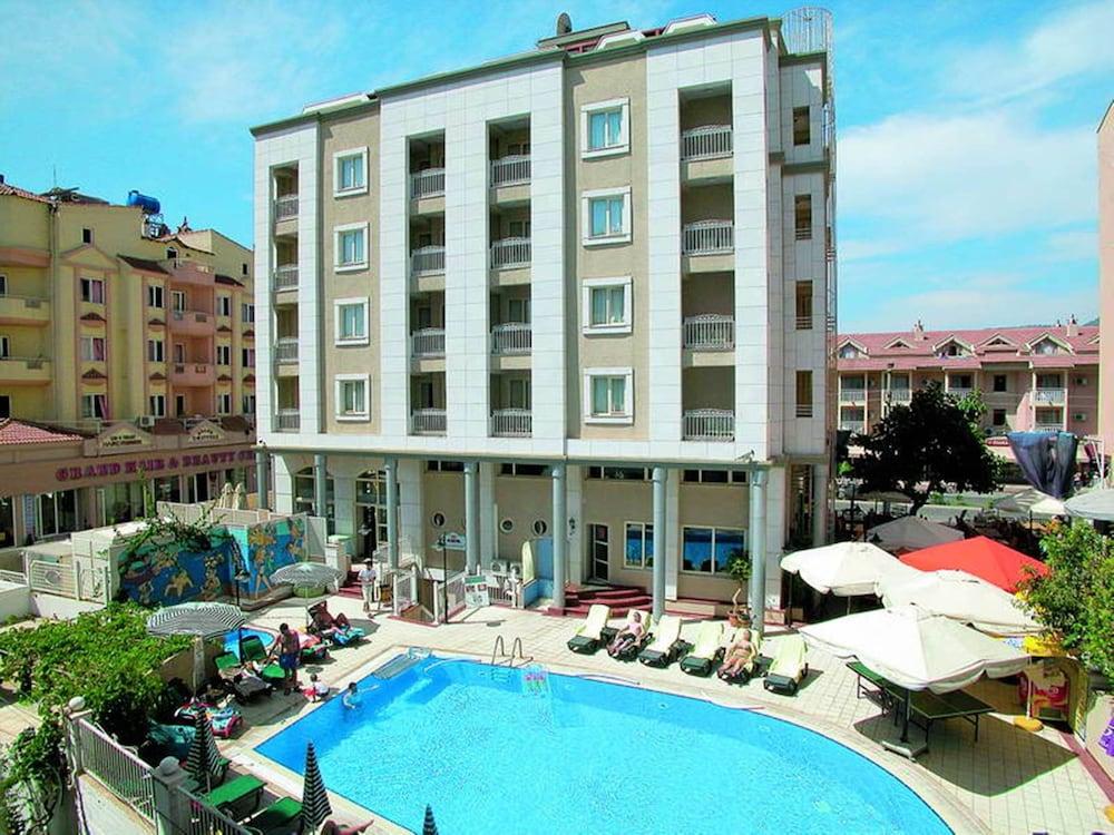 Hotel Almena 3*