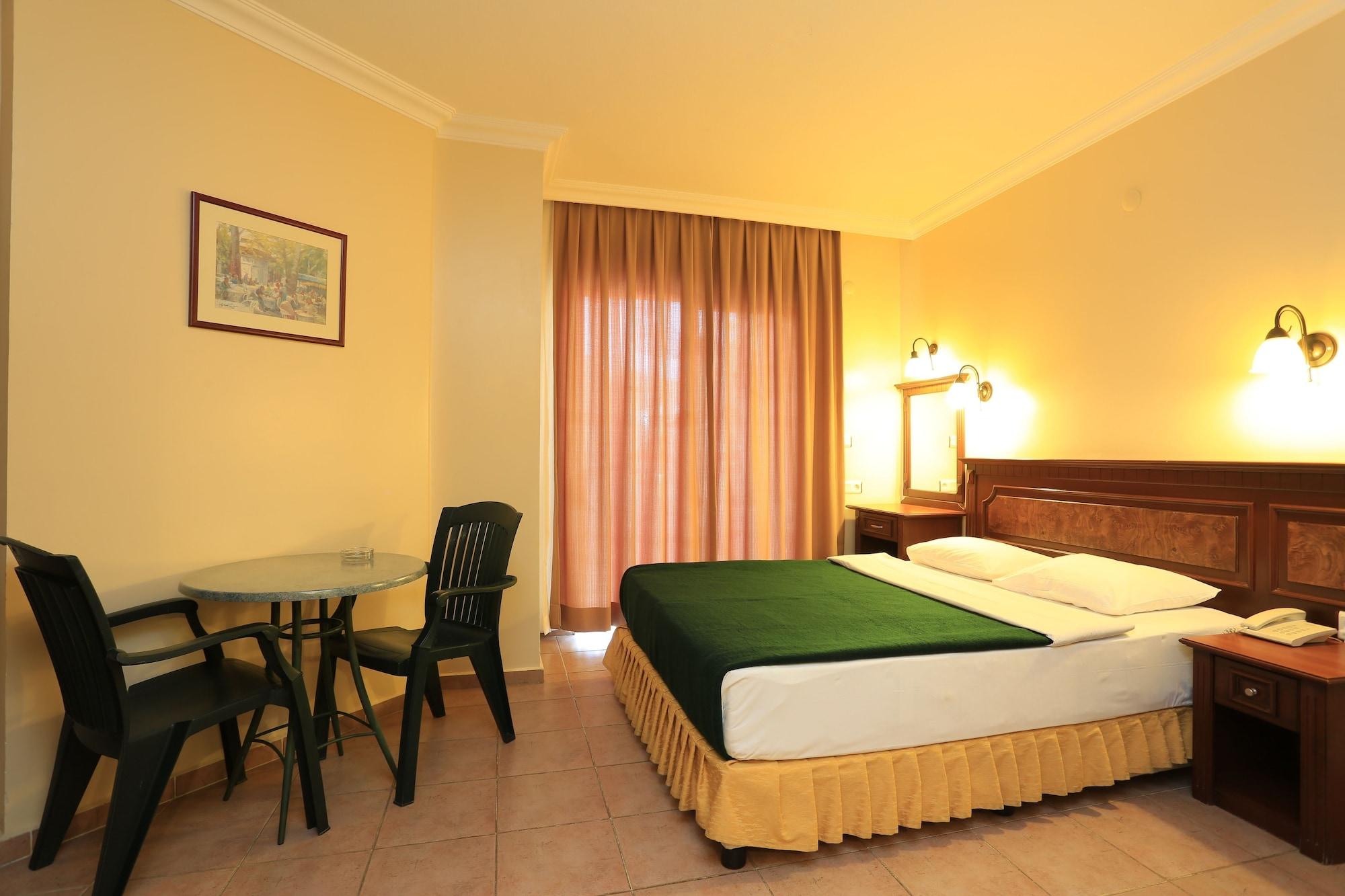 Club Amaris Aparthotel 3*