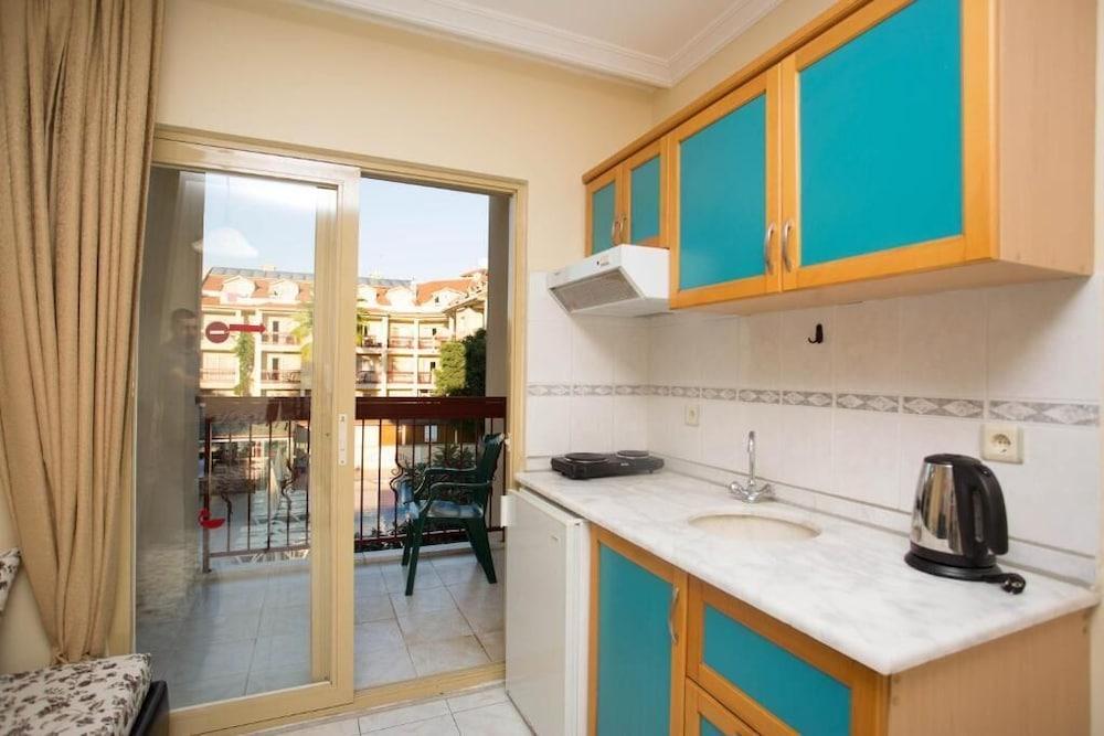 Aparthotel Club Amaris 3*