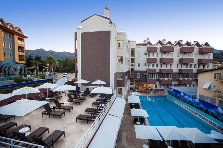 Aparthotel Comet Deluxe *