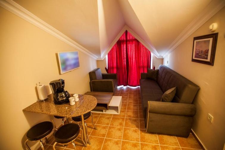 Aparthotel Comet Deluxe *