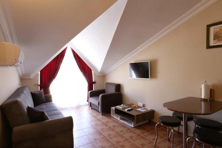 Aparthotel Comet Deluxe *