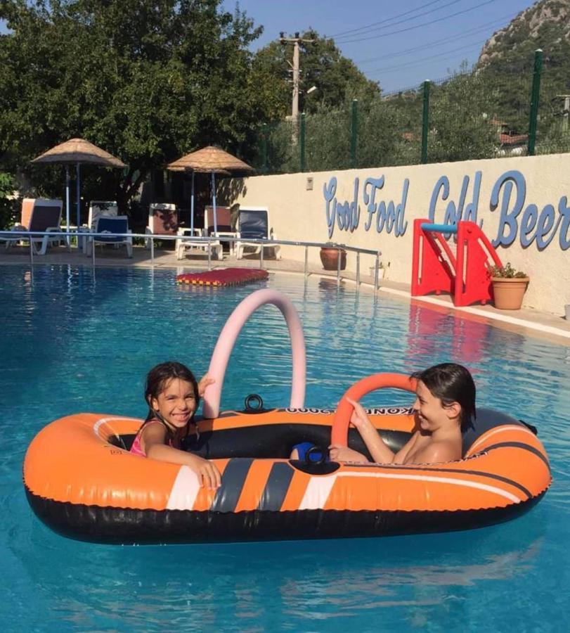 Hotel Leons Sun Village