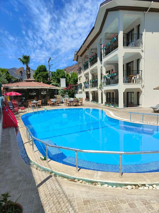 Hotel Leons Sun Village