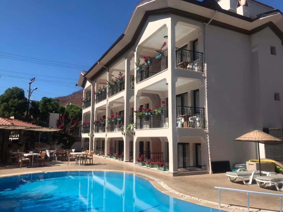 Leons Sun Village Hotel