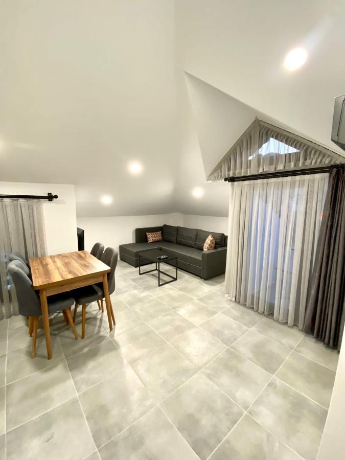 Canal Apartment *