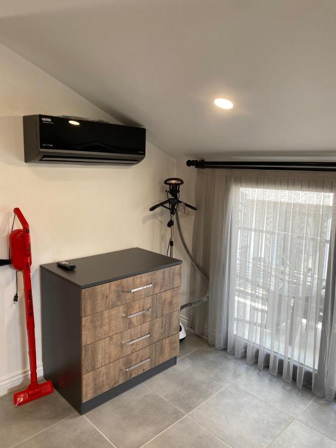 Canal Apartment *