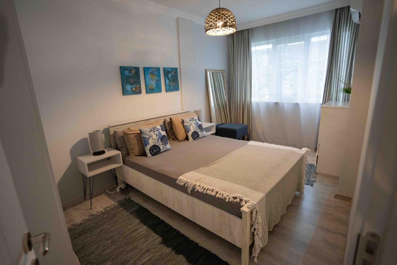 Stunning Seaside Retreat W Balcony 1 Min To Apartment *