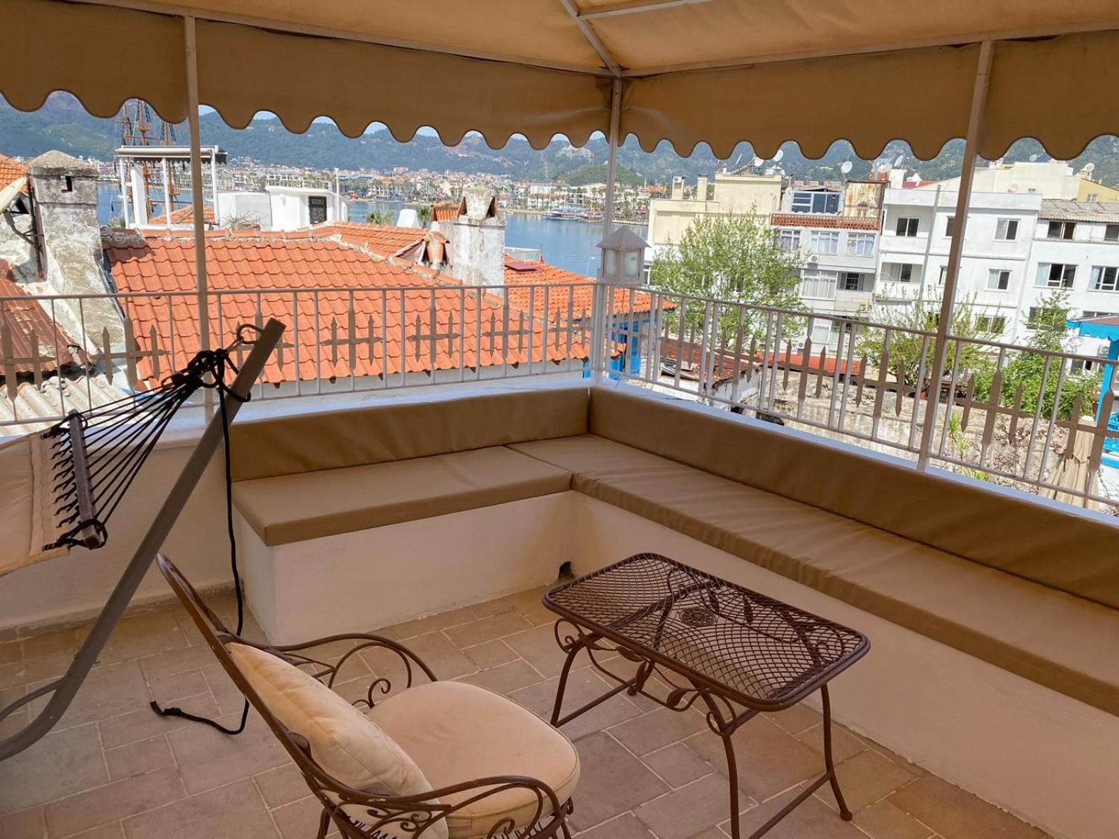 8 Aparthotel