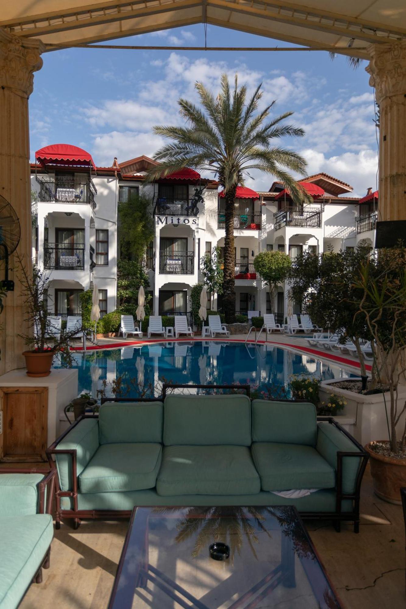 Mitos Aparthotel