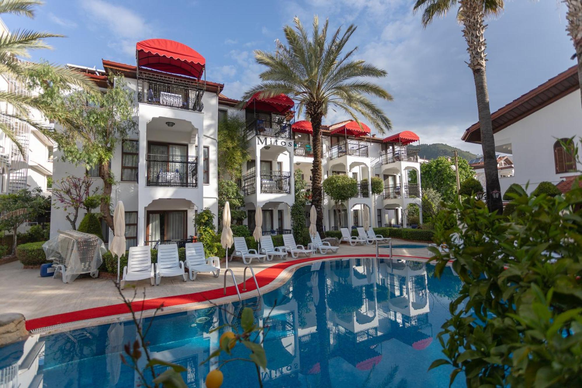 Aparthotel Mitos 3*