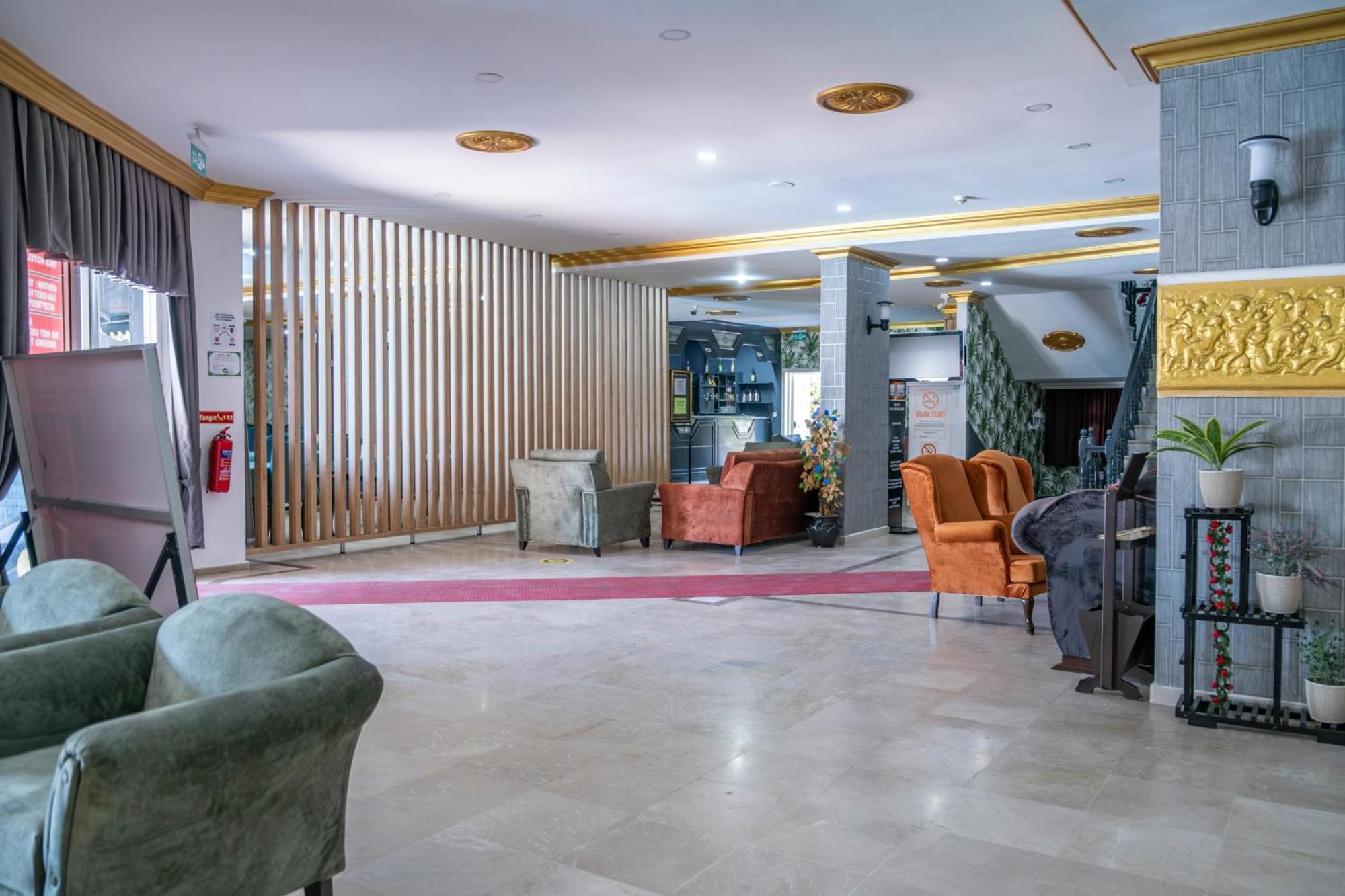 Mustis Royal Plaza 3*
