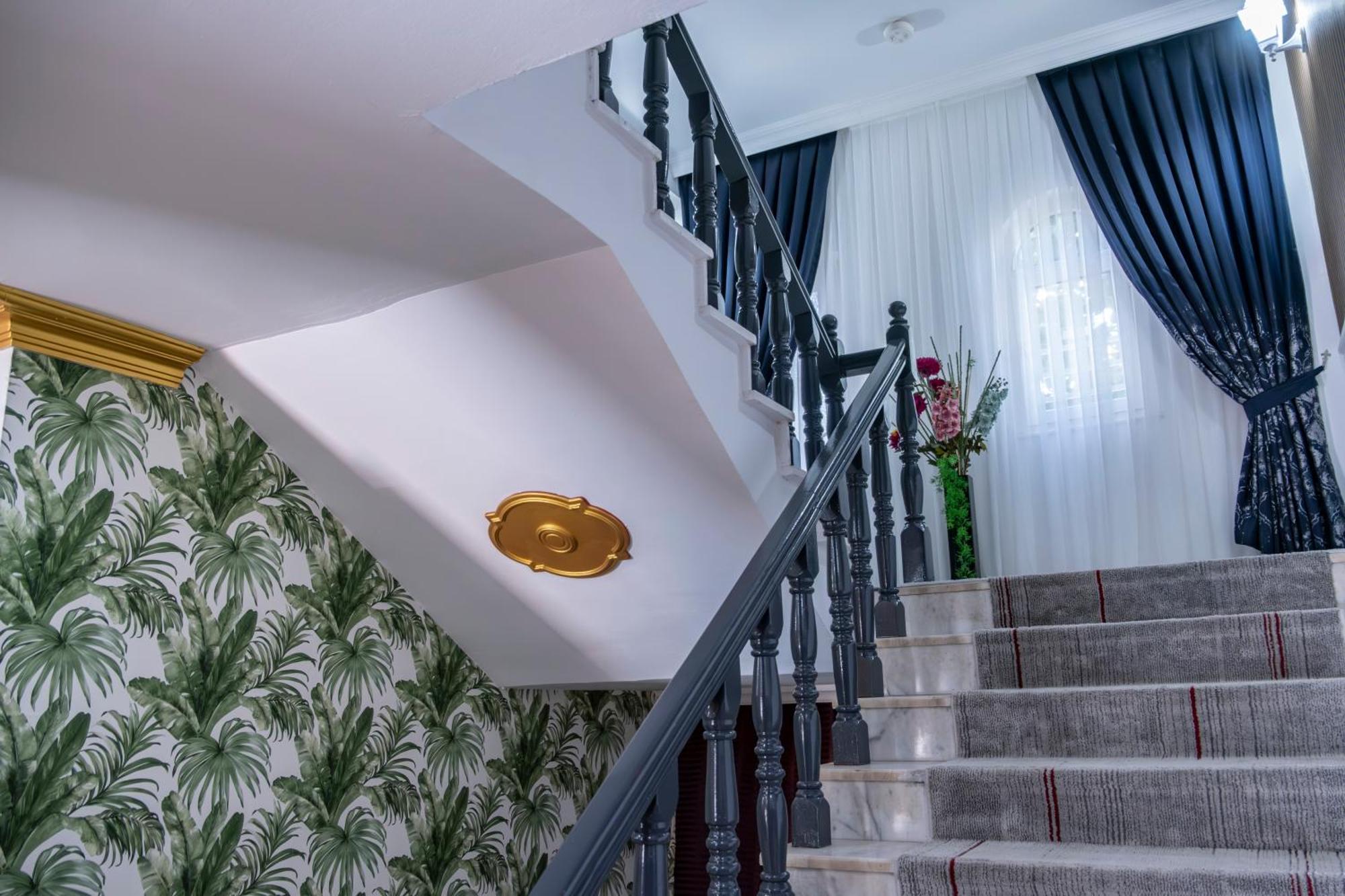 Hotel Mustis Royal Plaza 3*
