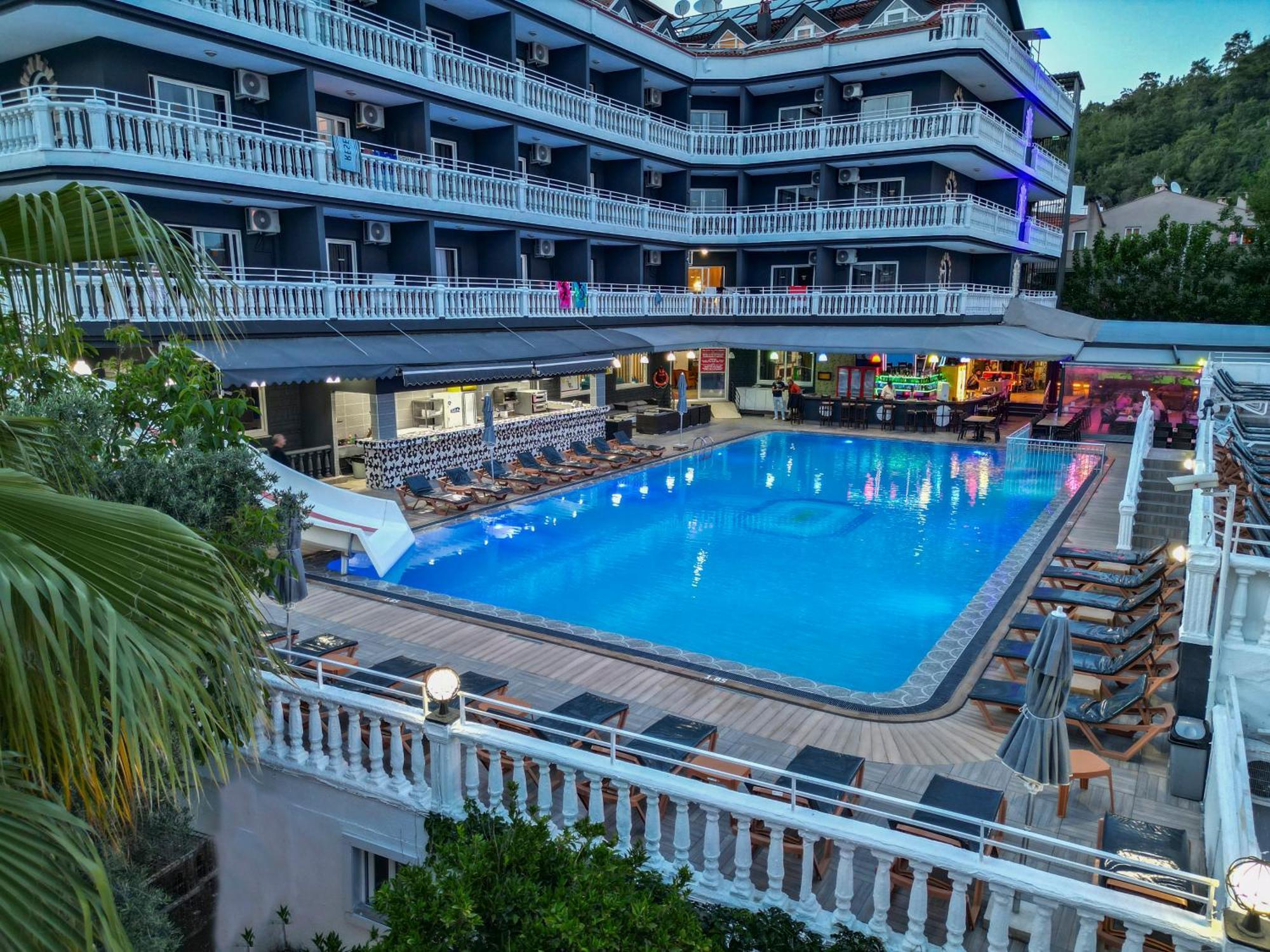 Mustis Royal Plaza