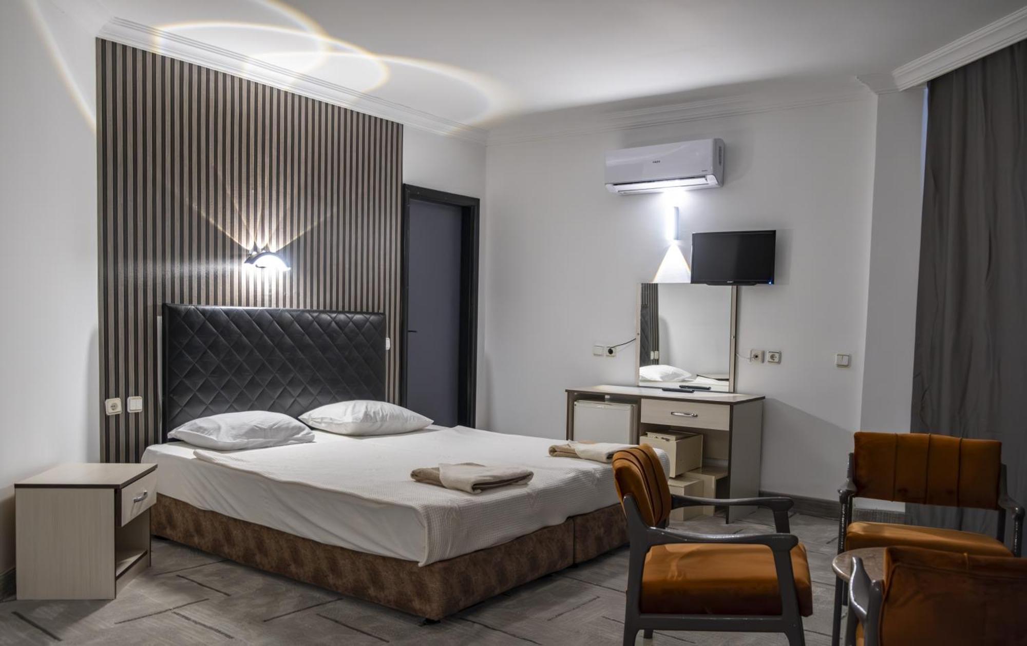 Mustis Royal Plaza 3*