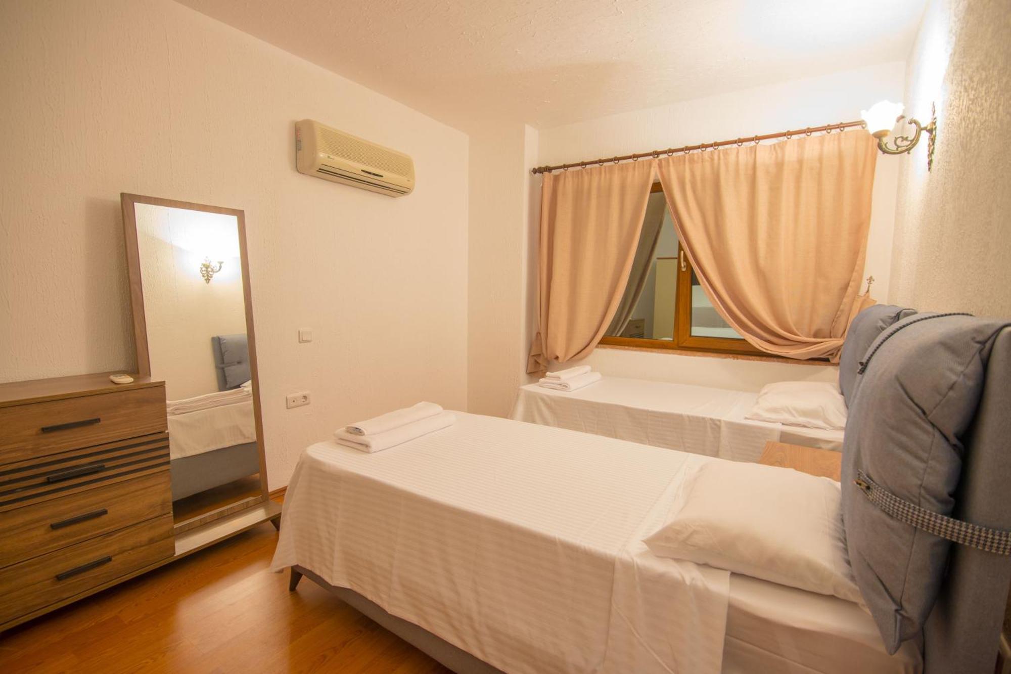 Damla Sogut Daily Weekly Villa