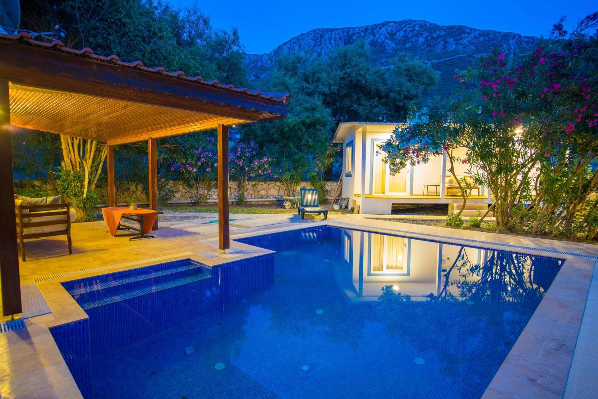 Damla Sogut Daily Weekly Marmaris