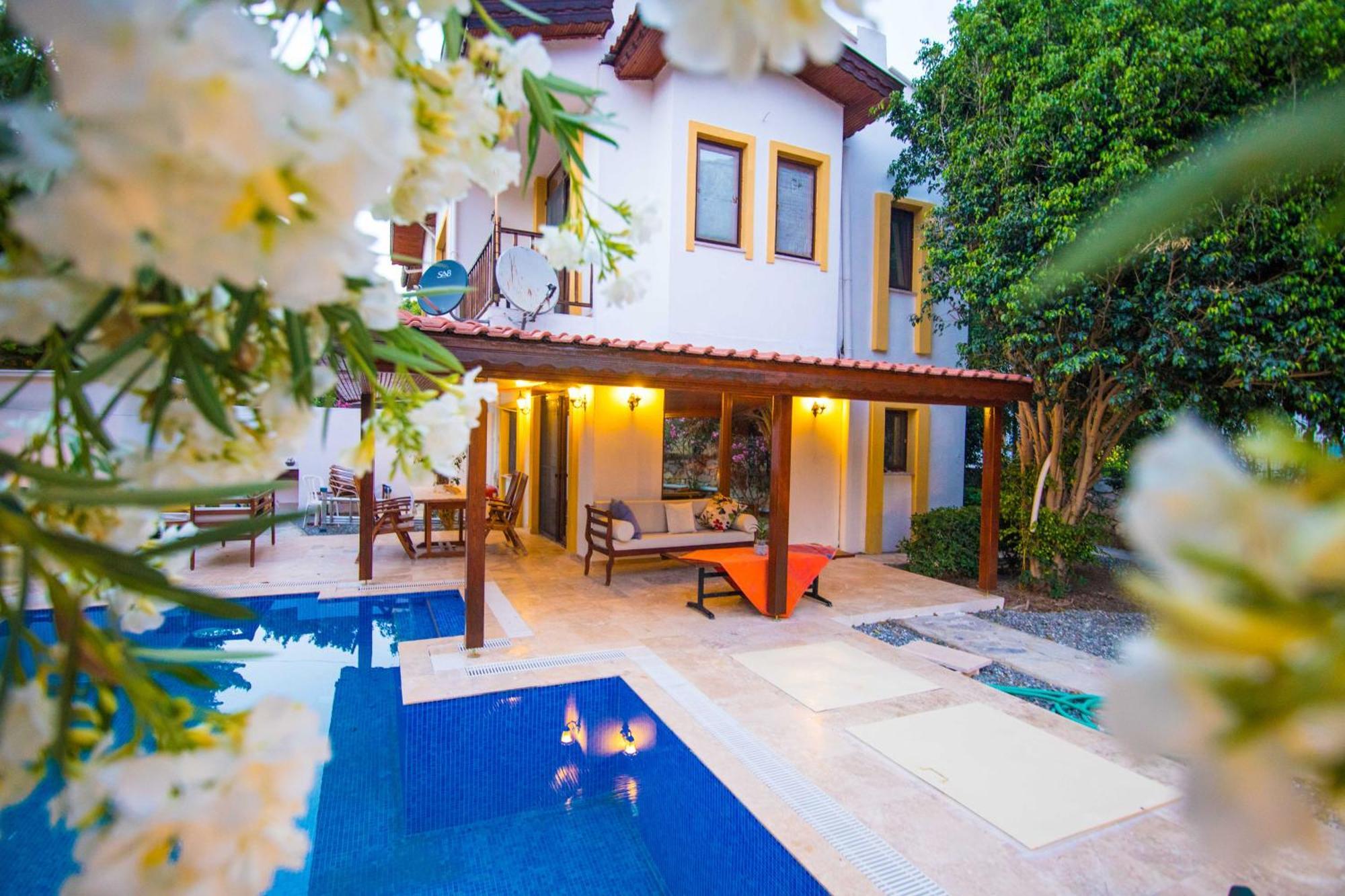 Damla Sogut Daily Weekly * Marmaris