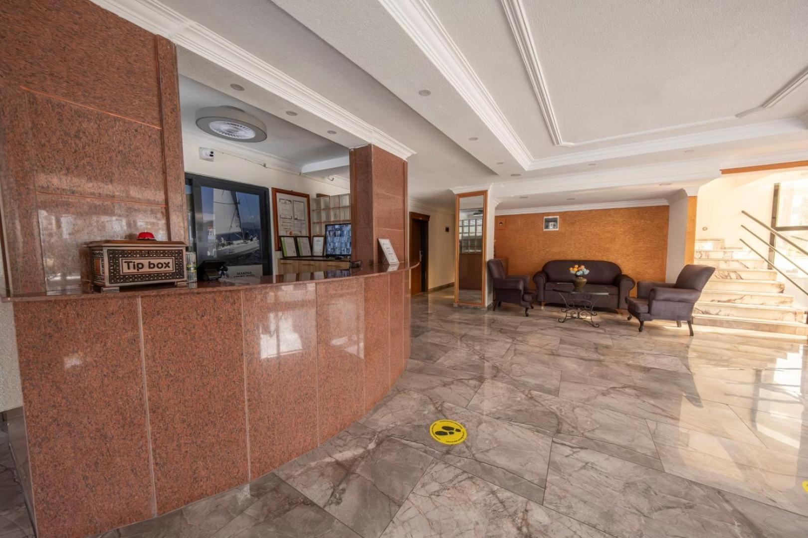 Aparthotel Marina