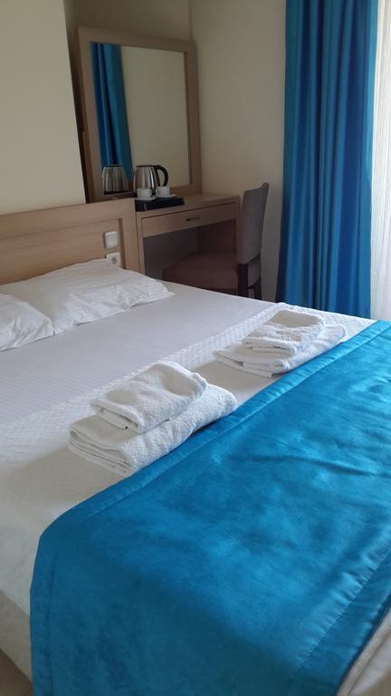 Adonis Hotel 3*