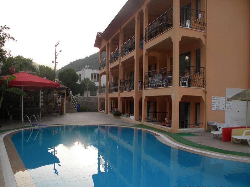 Hotel Leons Sun Village