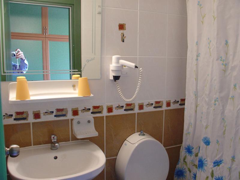 Hotel Amos 2*