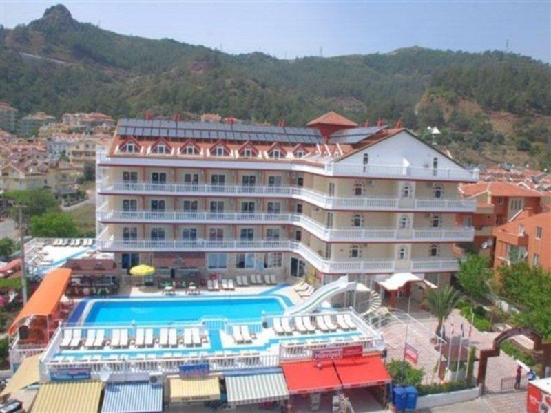 Mustis Royal Plaza