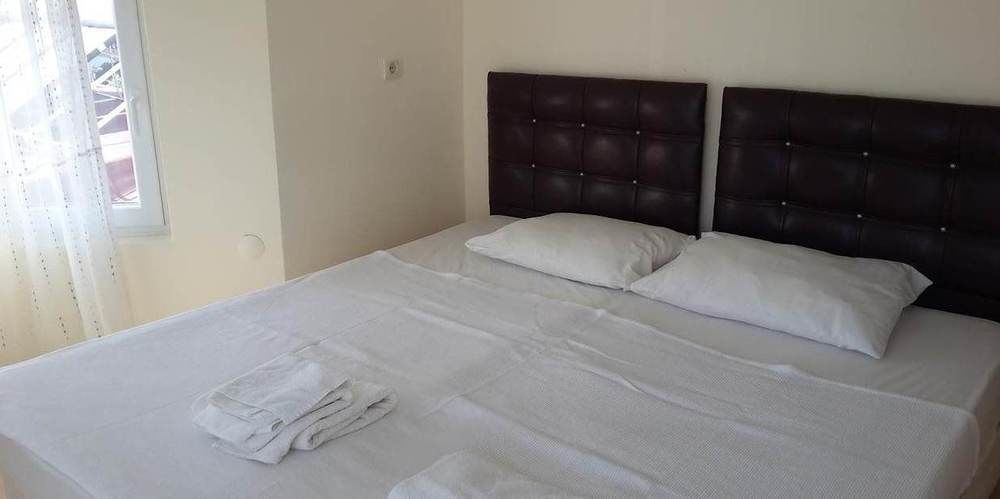 Adonis Hotel